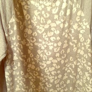 Leopard pattern long-sleeve tee